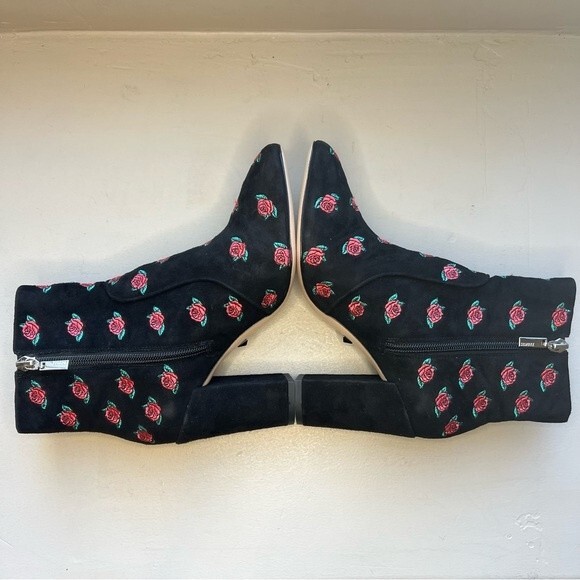 Schutz Black Suede Ankle Boots Booties w/ Embroidered Red Roses & Zip Women’s 6 - Picture 4 of 15